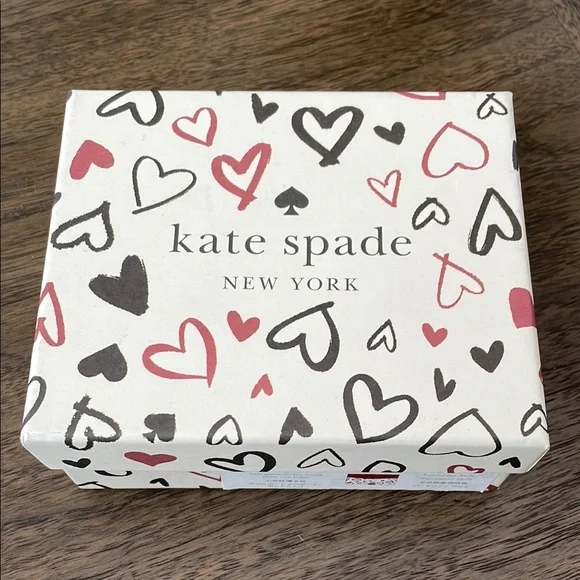 Kate Spade Hearts Card Holder New in gift box